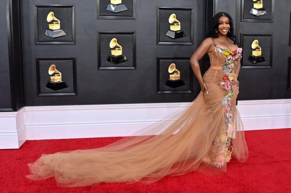 SZA、泰勒·斯威夫特跻身全美音乐奖得主之列